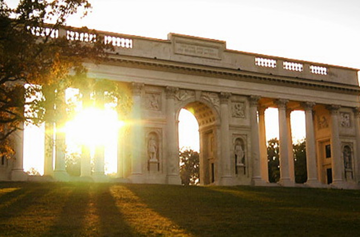 COLONNADE ON REISTNA